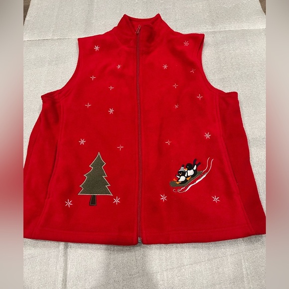 [L]Northern Reflections Red Fleece Vest with Winter Holiday Penguin Embroidery - Picture 1 of 8